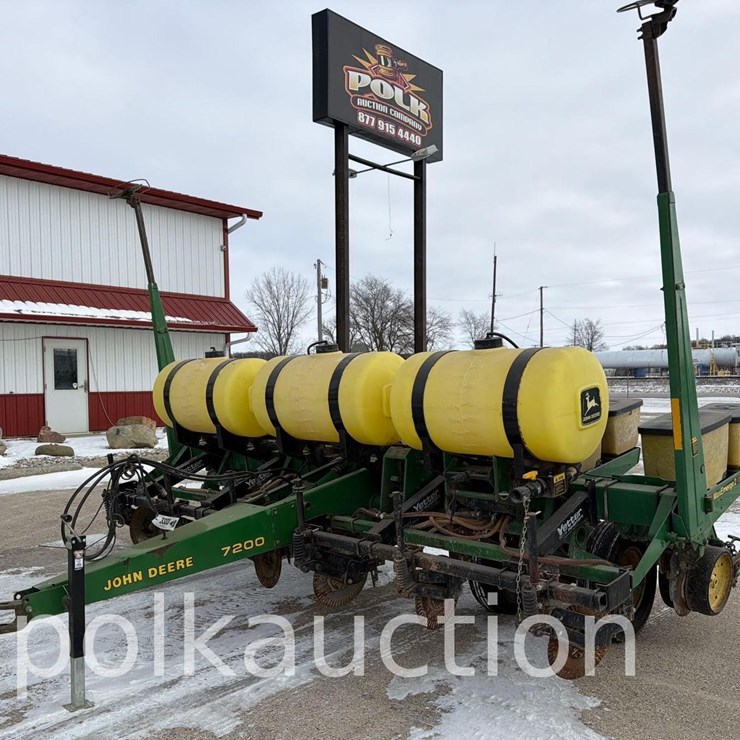 JOHN DEERE 7200