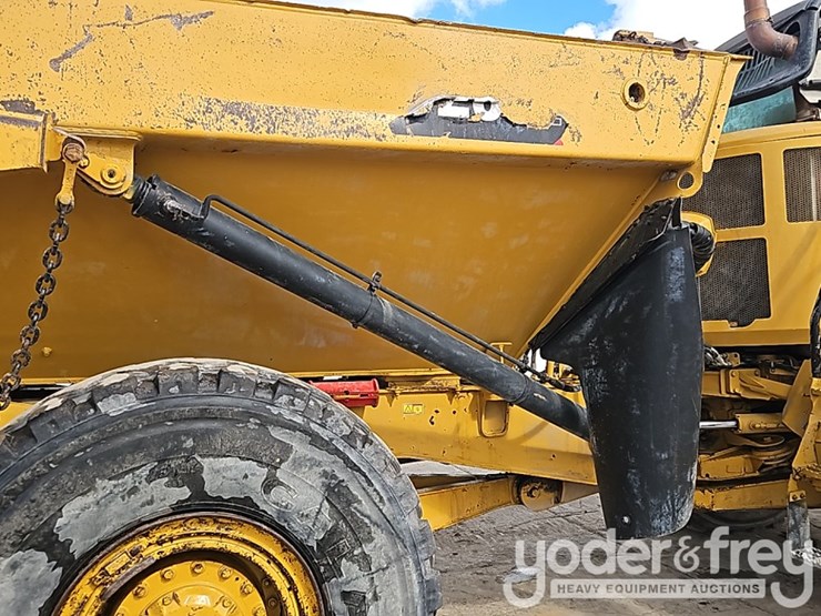 2016-caterpillar-725c2-image-9