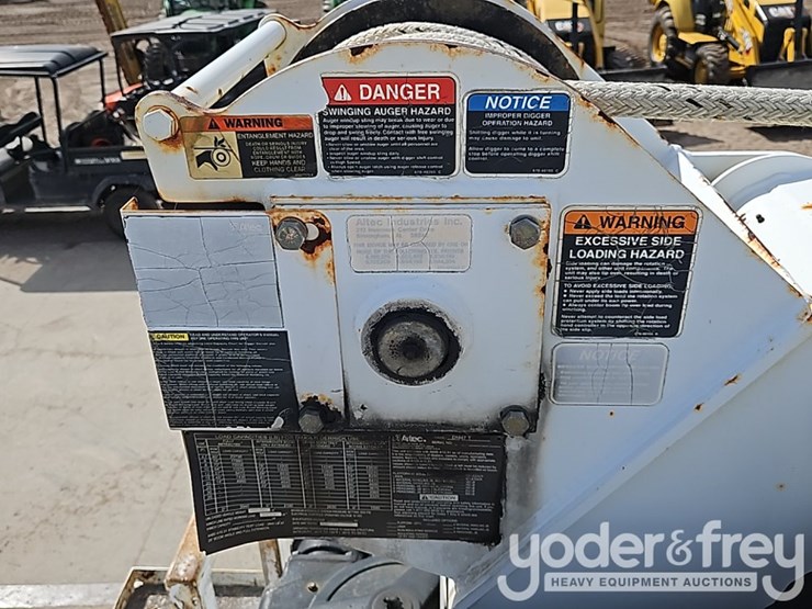 2011-freightliner-m2-106-image-27