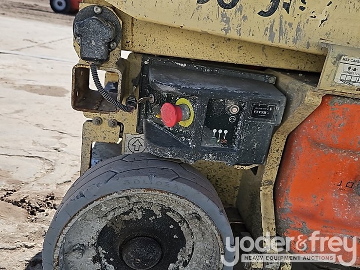 2016-jlg-1930es-image-15