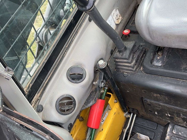 2018-new-holland-l228-image-13