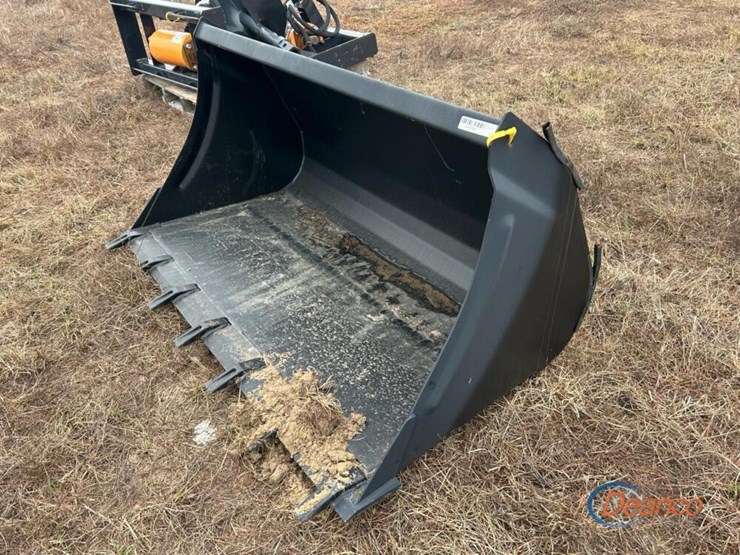 63"-hd-bucket,-s/n-00855-w/-teeth-image-5