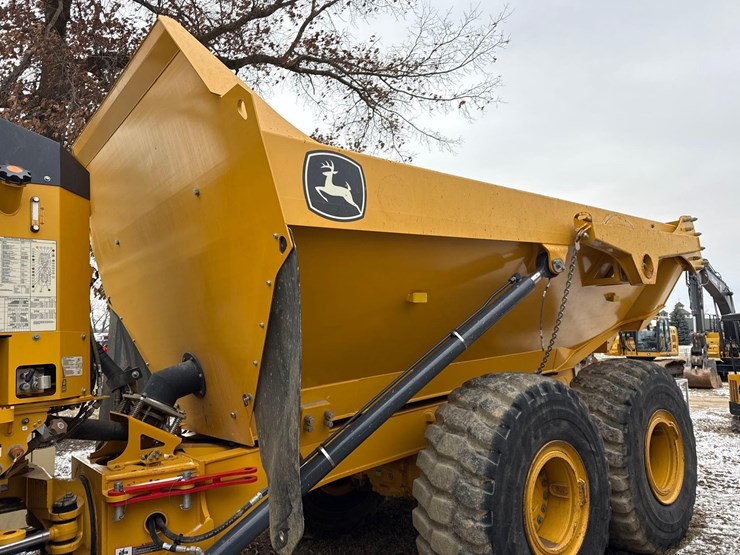 2024-deere-260p-image-18