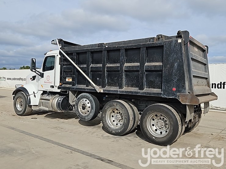 2021-peterbilt-567-image-4