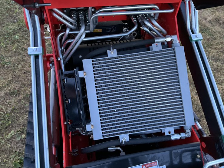 #1011-•-unused,-future,-skid-steer-loader-ft380r-image-23