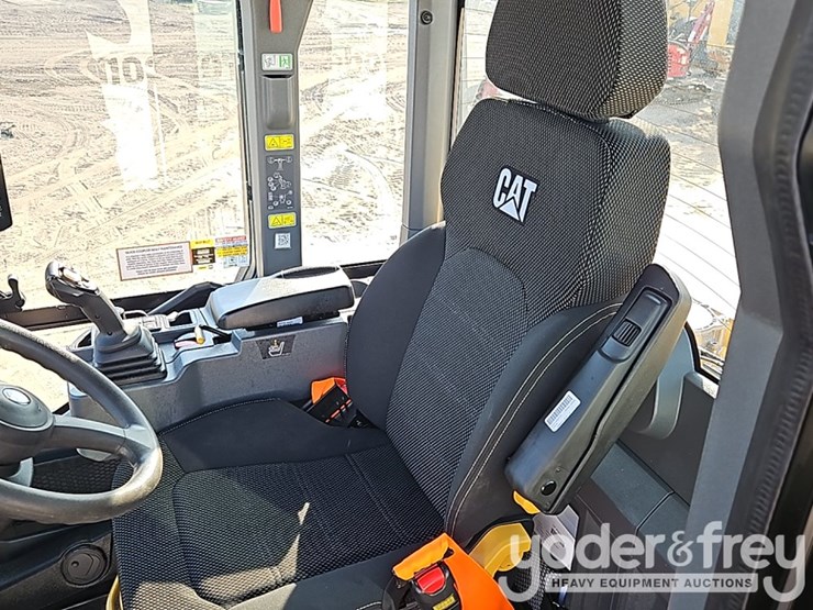 2026-caterpillar-930-image-26