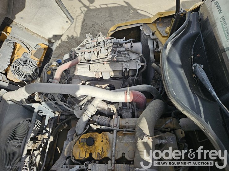 2016-caterpillar-725c2-image-25