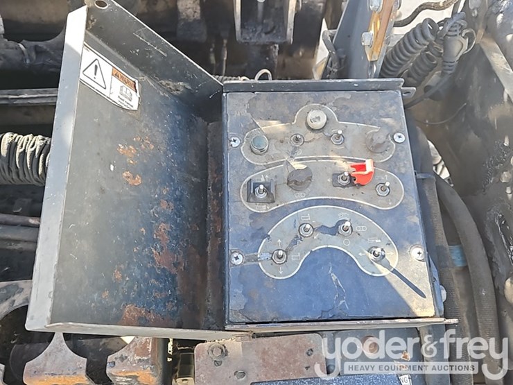 2014-caterpillar-ap-1000e-image-19