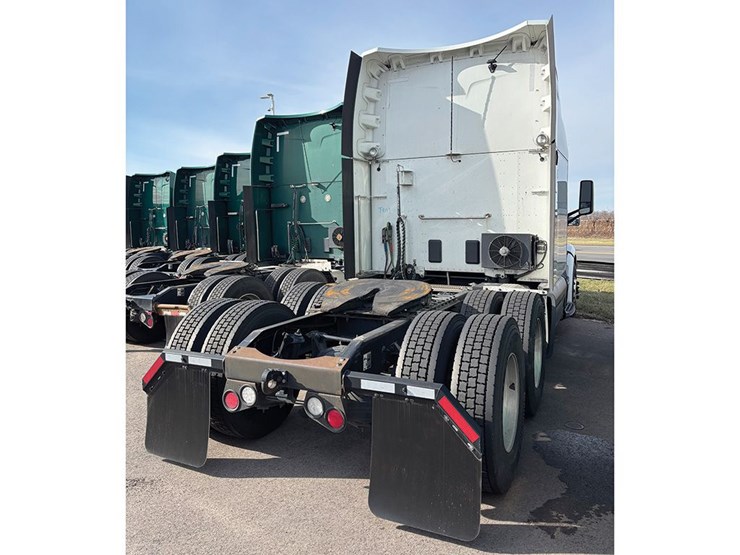 2021-peterbilt-579-image-2