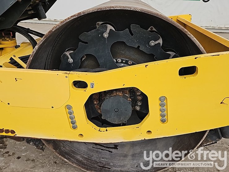 2017-bomag-bw211d-5-image-11