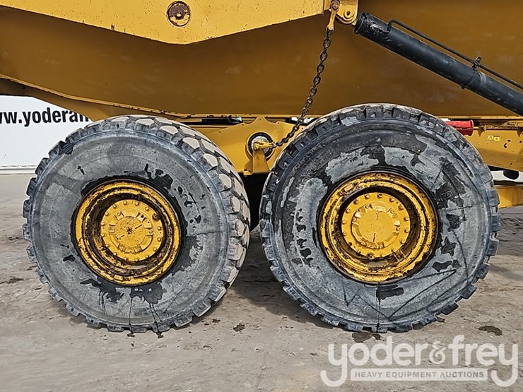 2016-caterpillar-725c2-image-8