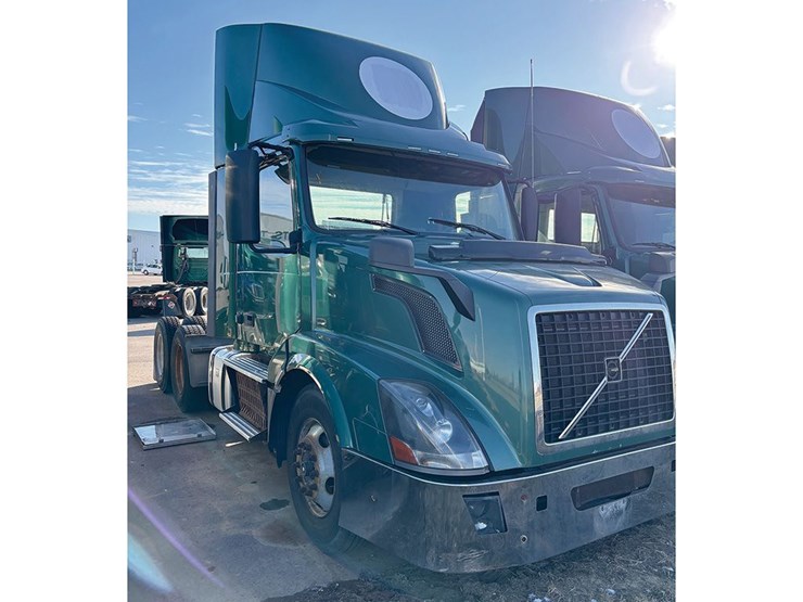 2016-volvo-vnl-300-image-1