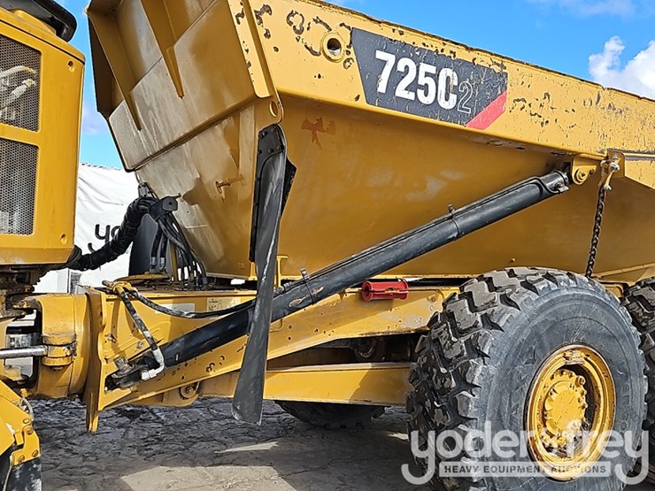 2016-caterpillar-725c2-image-15