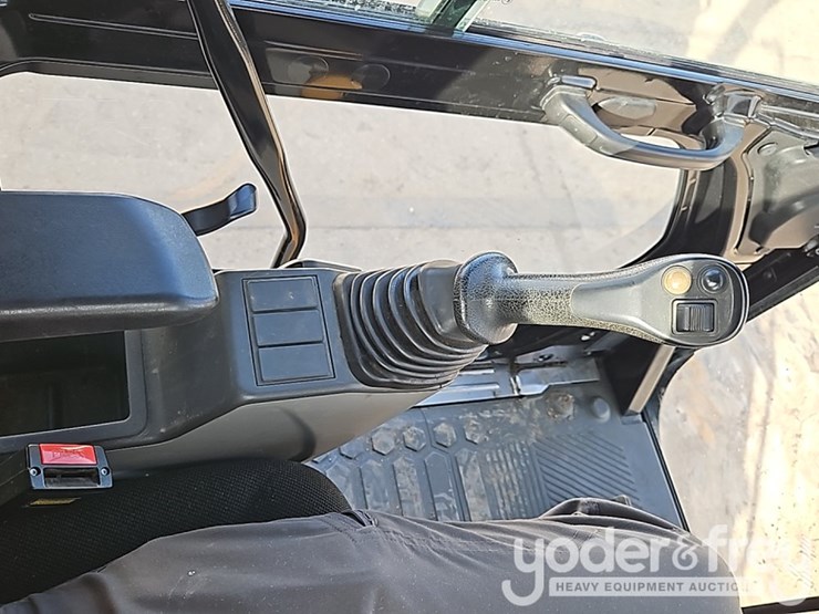 2021-caterpillar-325-image-36