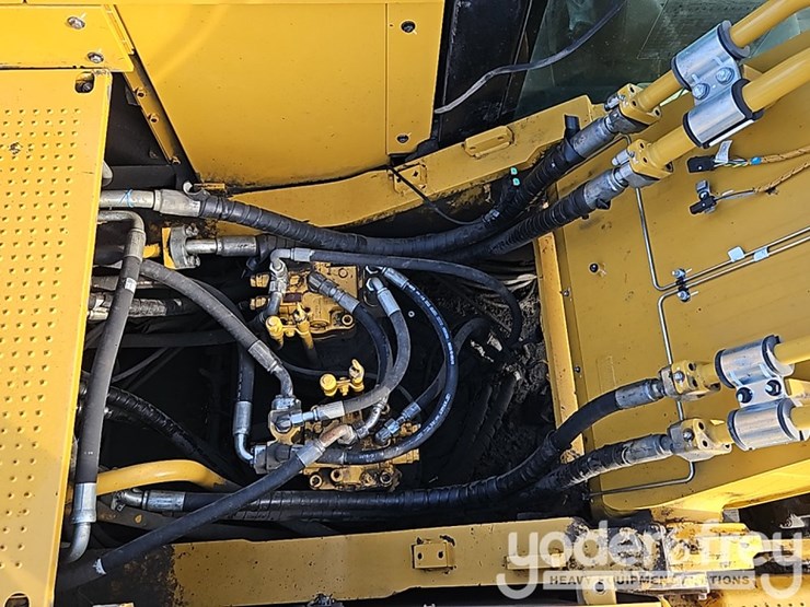 2019-caterpillar-352fl-image-39