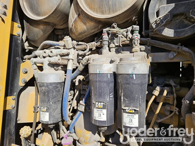 2019-caterpillar-12m3-image-32