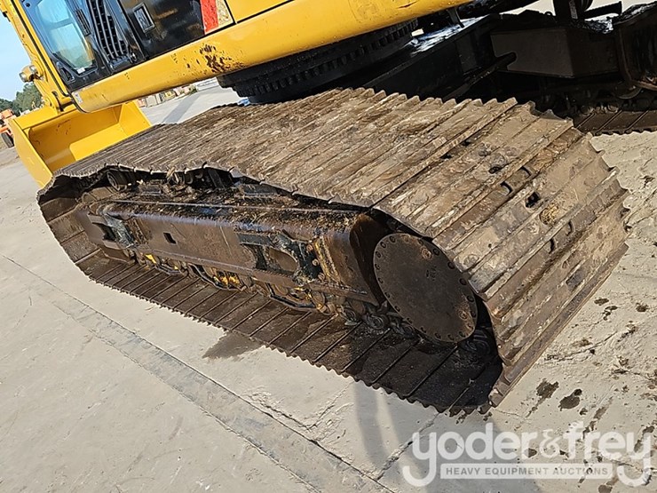 2019-caterpillar-352fl-image-32