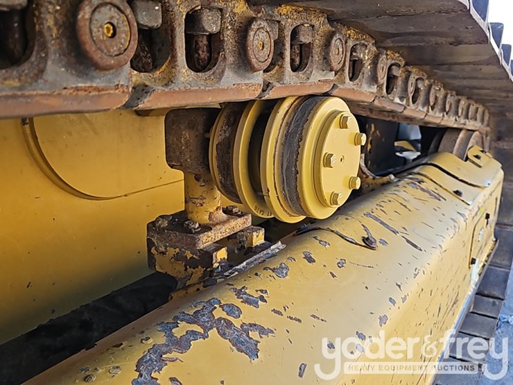 2022-caterpillar-d1-image-16