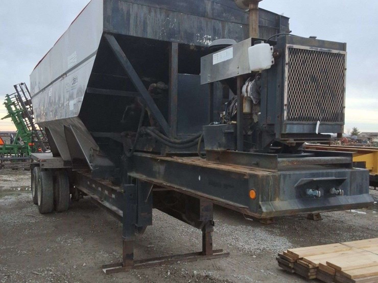 adams-semi-dry-fertilizer-tender-with-engine,-side-auger-unload-image-9