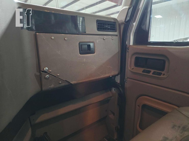 2004-international-paystar-5900-image-29