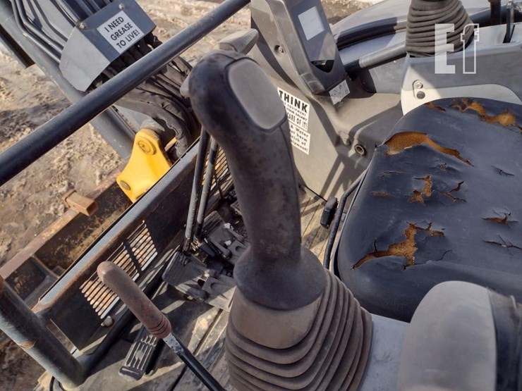 2013-deere-35d-image-9