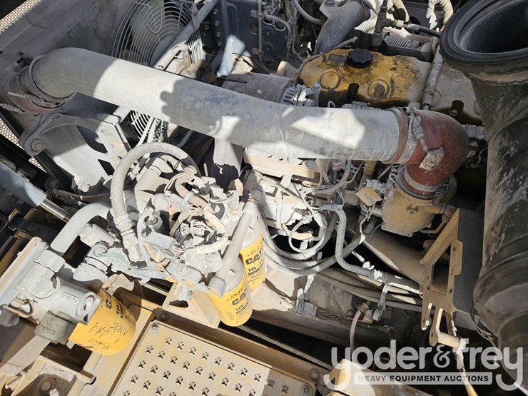 2016-caterpillar-725c2-image-24