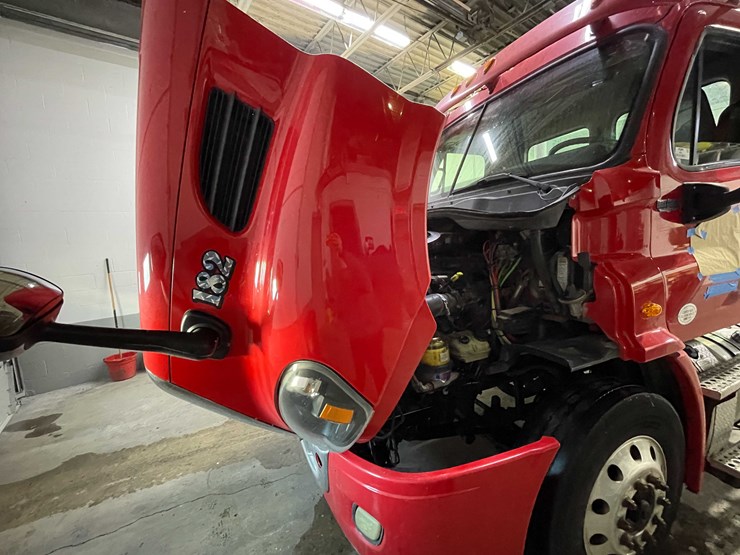 #6227-•-2018-freightliner-cascadia-day-cab-semi-truck-(title-in-delay)-image-94