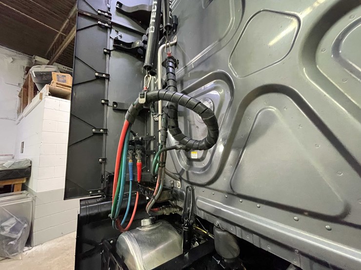 #6224-•-2022-freightliner-cascadia-semi-truck-(title-in-delay)-image-40