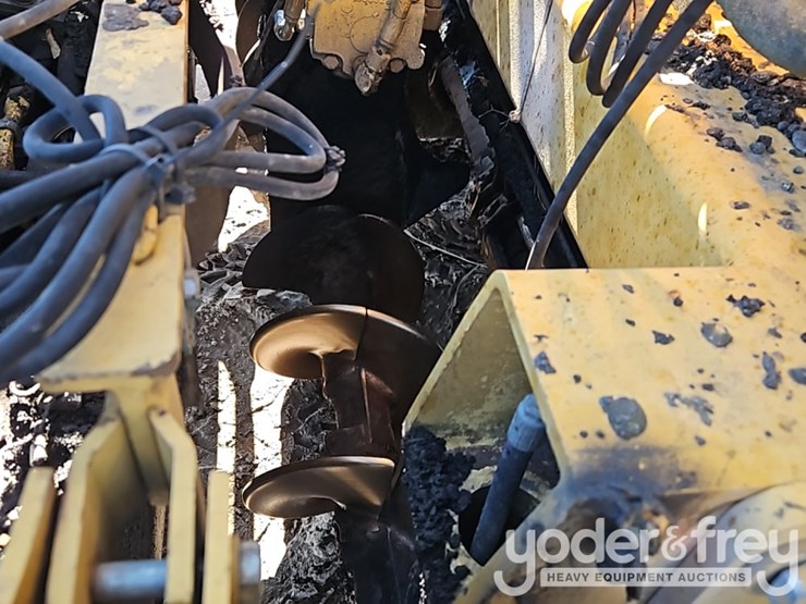 2012-caterpillar-ap-1055e-image-28