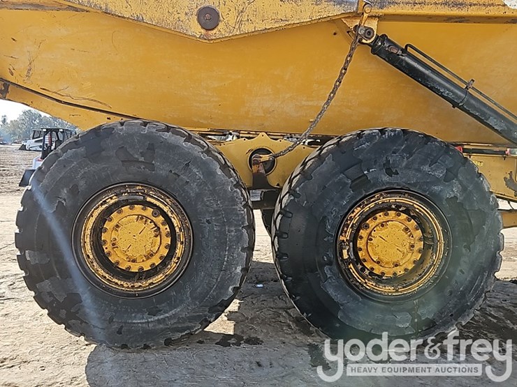 2016-caterpillar-725c2-image-8