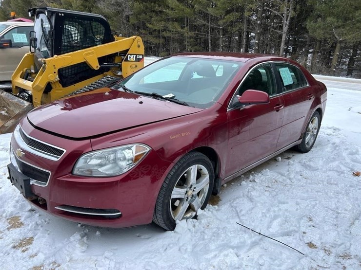 2011-chevrolet-malibu-sedan-image-8