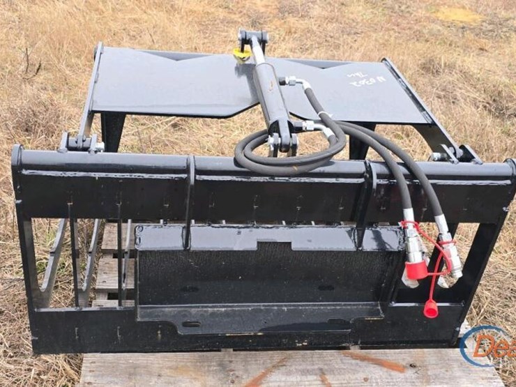 mini-skid-steer-grapple-image-2