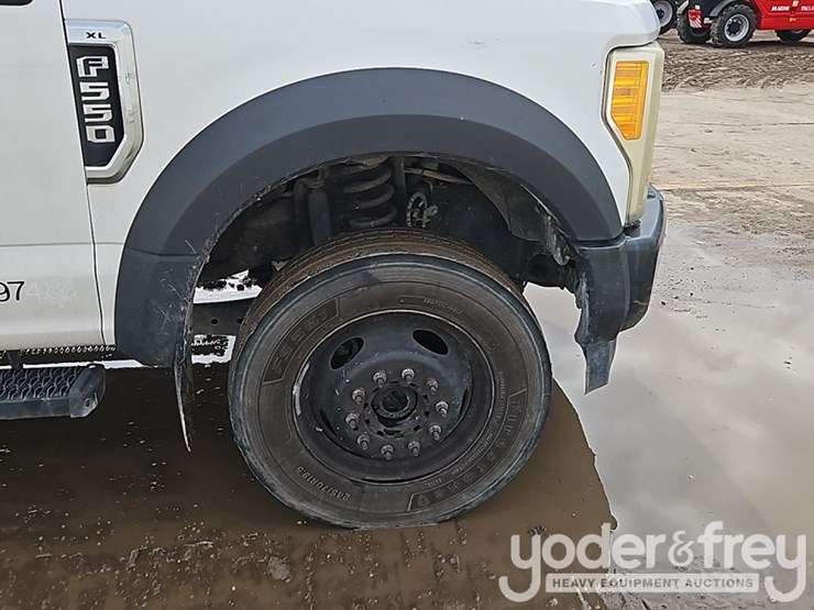 2017-ford-f550-image-9