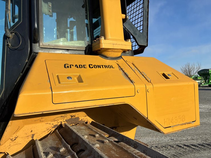 2016-caterpillar-d6n-lgp-image-25