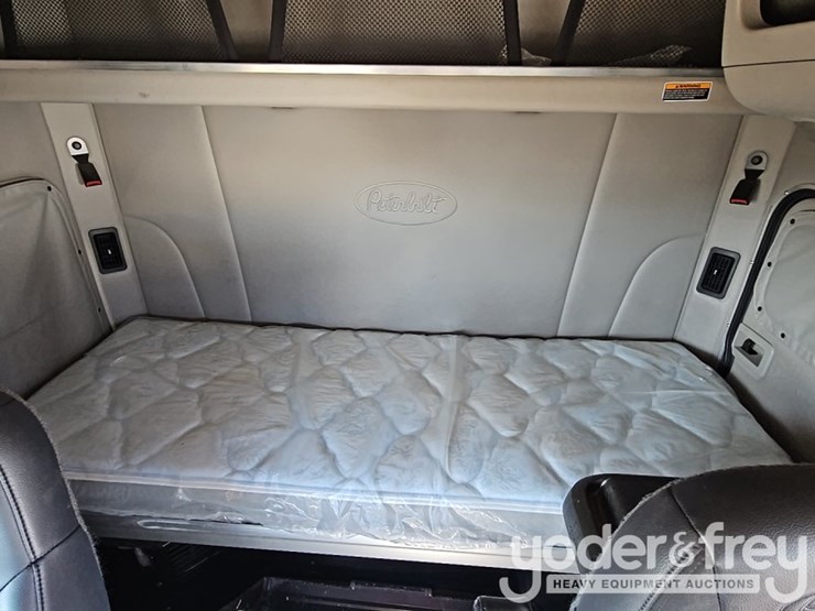 2024-peterbilt-579-image-30