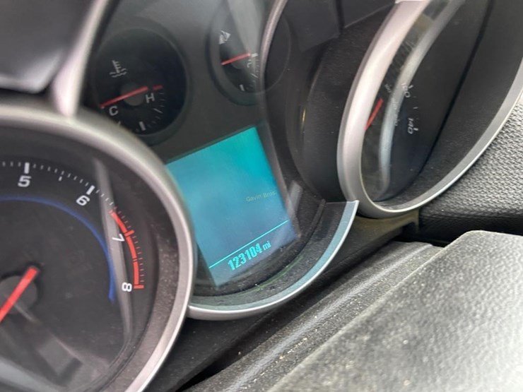 2014-chevy-cruze-car-image-9