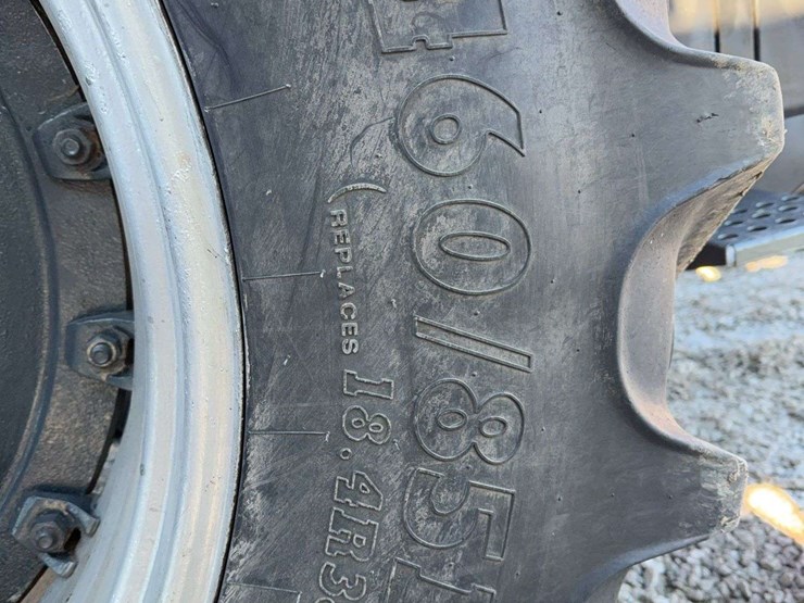 1980-series-iii-white-155-tractor,-2wd,-18.4x38-tires,-5100hrs,-540/-small-1000-pto,-ac-and-heat-work,-seller-is-upgrading,-2-remotes,-approx.-90%-tread-on-tires-image-10