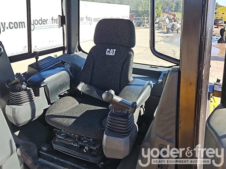 2022-caterpillar-d4-lgp-image-26