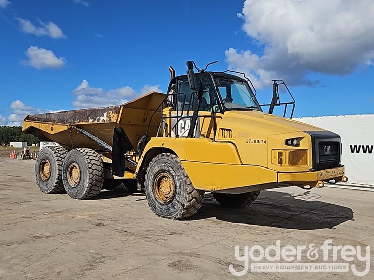 2016-caterpillar-725c2-image-6