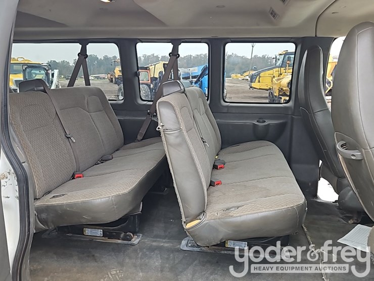 2019-chevrolet-3500-image-21