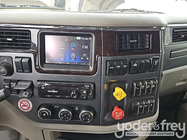 2021-peterbilt-567-image-30