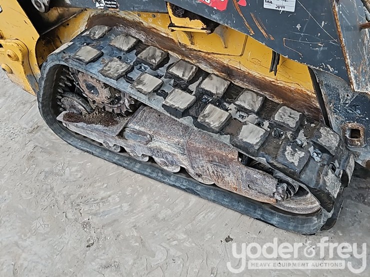 2019-deere-317g-image-9