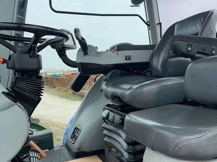 2012-new-holland-275-image-19