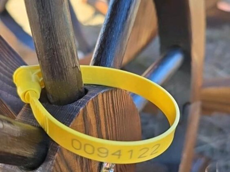 wagon-wheel-end-table-image-3