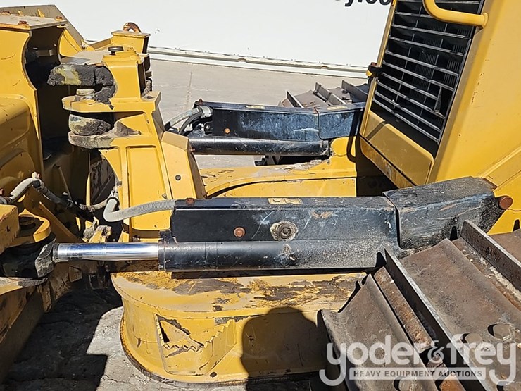 2018-caterpillar-d6n-image-17