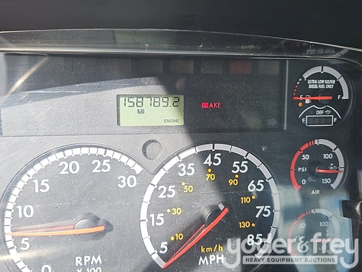 2011-freightliner-m2-106-image-49