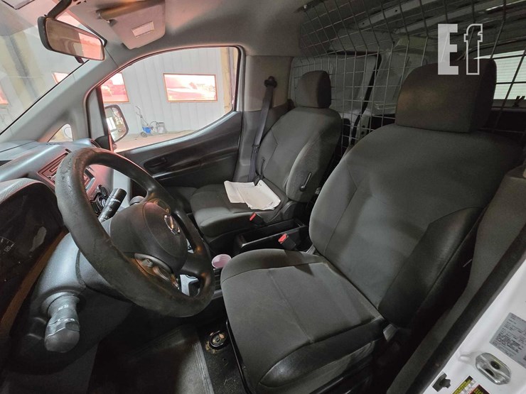 2014-nissan-nv200-image-9