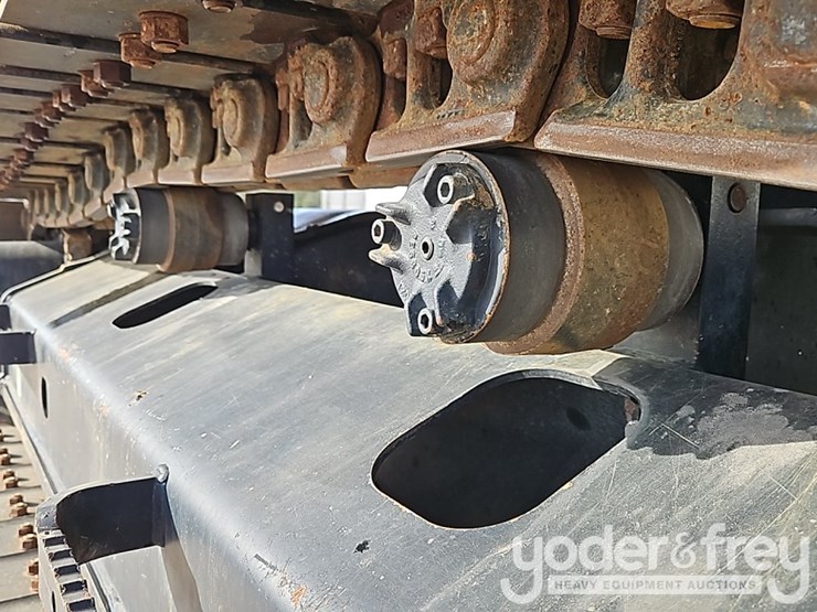 2021-caterpillar-325-image-11