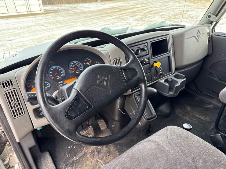 2018-international-durastar-4300-image-8