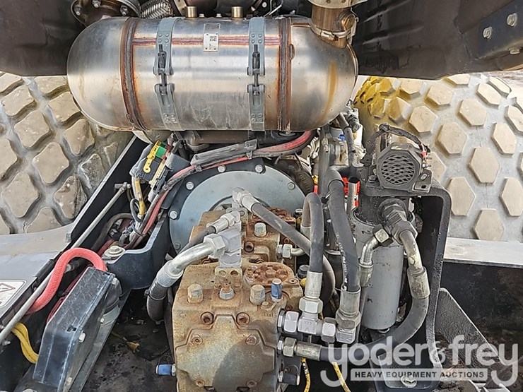 2017-bomag-bw211d-5-image-18